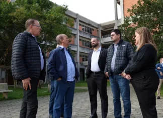 Governo de SC e prefeitura anunciam novo Complexo de Saúde em São José Governador Jorginho Mello acompanhado pelo secretário de estado da Saúde Diogo Demarchi, o prefeito Orvino Coelho de Ávila e o vice-prefeito Michel Schlemper, em visita ao local do Novo Complexo de Saúde