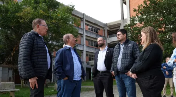 Governo de SC e prefeitura anunciam novo Complexo de Saúde em São José Governador Jorginho Mello acompanhado pelo secretário de estado da Saúde Diogo Demarchi, o prefeito Orvino Coelho de Ávila e o vice-prefeito Michel Schlemper, em visita ao local do Novo Complexo de Saúde