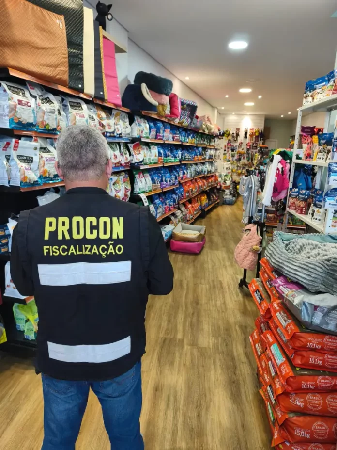 pet florianopolis Agentes do Procon vistoriando pet shops e clínicas veterinárias