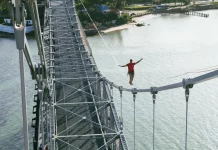 Ponte Hercílio Luz será palco de tentativa de recorde mundial de highline urbano Rafa Bridi praticando highline na Ponte Hercílio Luz