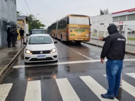 São José realiza testes de trânsito na Avenida Presidente Kennedy para obra de macrodrenagem Servidores das secretarias de Trânsito e de Infraestrutura de São José em analise de trânsito para obras de macrodrenagem