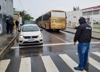 São José realiza testes de trânsito na Avenida Presidente Kennedy para obra de macrodrenagem Servidores das secretarias de Trânsito e de Infraestrutura de São José em analise de trânsito para obras de macrodrenagem