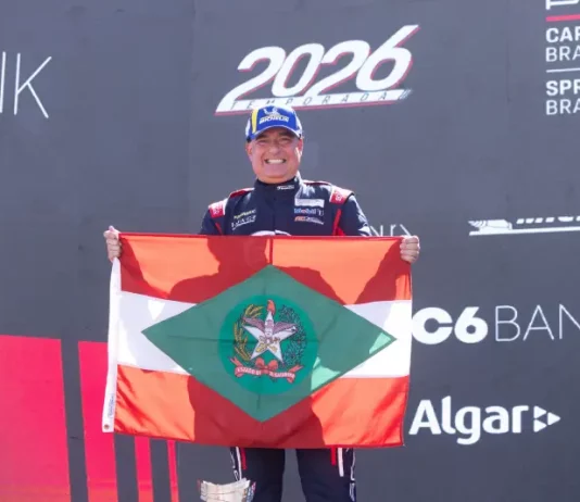 André Gaidzinski no pódio em Le Mans, na França