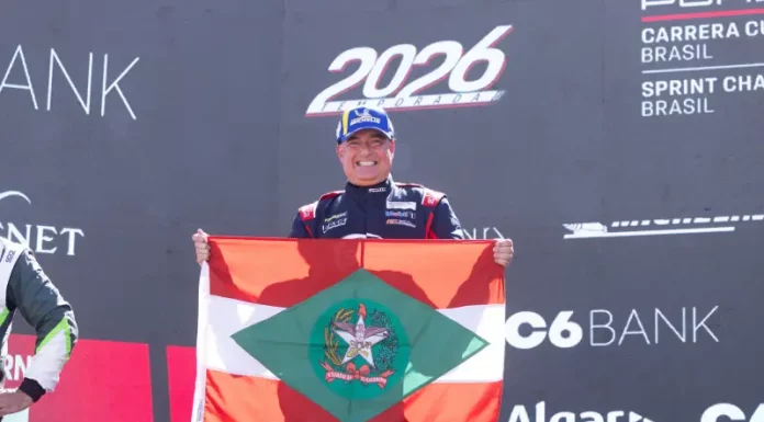 André Gaidzinski no pódio em Le Mans, na França