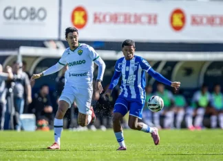 Vitória do Avaí, reação do Figueira e os destaques da Copa do Mundo Jogadores do Avaí e do Cuiabá disputando uma jogada em campo