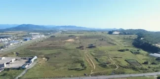 Foto aerea da área de instalação da ZPE de Imbituba