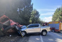 Mulher fica ferida após colisão entre três veículos em Rancho Queimado Três carros envolvidos em acidente em Rancho Queimado