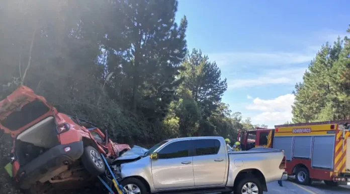 Três carros envolvidos em acidente em Rancho Queimado