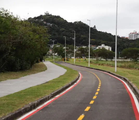 Foto da ciclovia da orla na Via Expressa Sul