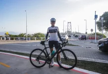Ciclista em ciclovias de Florianópolis