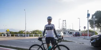 Ciclista em ciclovias de Florianópolis