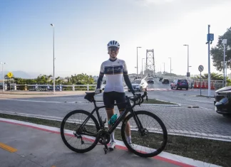 Ciclista em ciclovias de Florianópolis