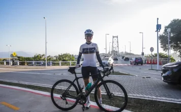 Florianópolis amplia ciclovias e incentiva uso da bicicleta no dia a dia Ciclista em ciclovias de Florianópolis
