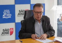 São José decreta Alerta Climático por 180 dias e cria Comitê de Gestão de Crise Prefeito Orvino assinando decreto de alerta climático