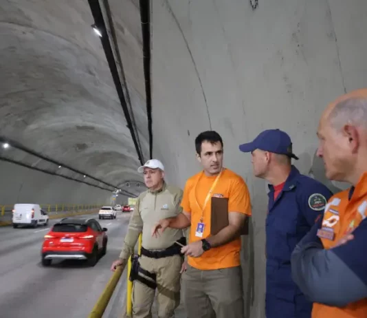 Defesa Civil prepara simulado de emergência com produto perigoso no Túnel Antonieta de Barros Agentes da Defesa Civil e Polícia Militar em visita ao Túnel Antonieta de Barros para prepração do simulado de emergência com produto perigoso