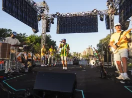 Fan Fest Floripa confirma locais para os próximos jogos do Brasil na Copa do Mundo Banda se apresentando no palco da Fan Fest Floripa