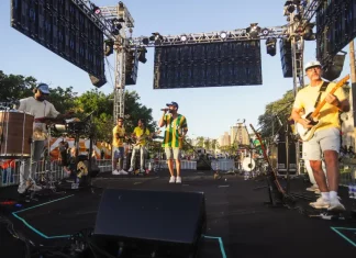 Fan Fest Floripa confirma locais para os próximos jogos do Brasil na Copa do Mundo Banda se apresentando no palco da Fan Fest Floripa
