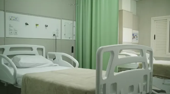 CEPON inaugura 16 novos leitos e aumenta em 25% a capacidade de internação Foto de novo leito inaugurado no Cepon