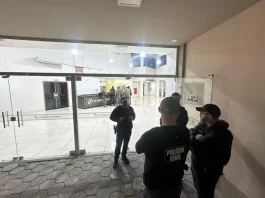 Operação mira núcleo financeiro de organização criminosa em Florianópolis Policiais em batida durante operação contra Organização Criminosa em Florianópolis