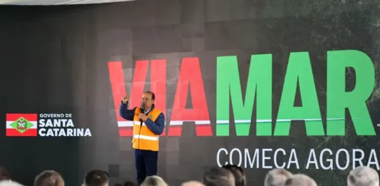 Santa Catarina lança edital para construção da VIAMAR Governador Jorginho Mello discursando durante lançamento do edital da Viamar