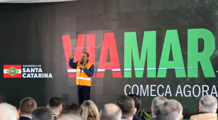 Santa Catarina lança edital para construção da VIAMAR Governador Jorginho Mello discursando durante lançamento do edital da Viamar