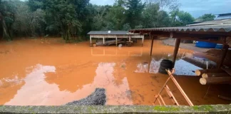 Foto de alagamento no município de São Domingos após chuva intensa