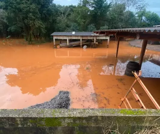 Foto de alagamento no município de São Domingos após chuva intensa