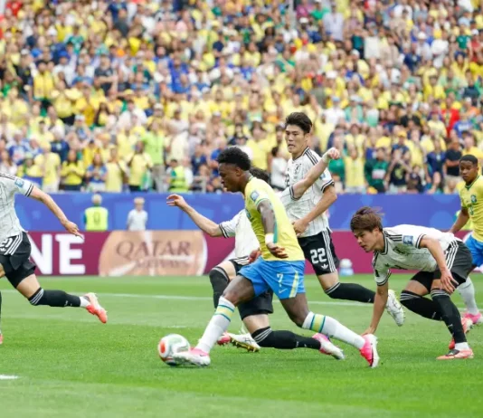 Virada do Brasil, futuro do Avaí e tropeço do Figueirense Jogadores do Brasil e do Japão disputam jogada pelas oitavas de finaln na Copa do Mundo