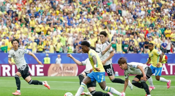 Virada do Brasil, futuro do Avaí e tropeço do Figueirense Jogadores do Brasil e do Japão disputam jogada pelas oitavas de finaln na Copa do Mundo