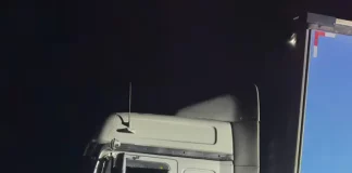 Caminhão e carro após a colisão frontal na BR-282, em Rancho Queimado