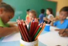 Crianças em aula no Centro de Educacão Infantil