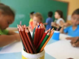 Crianças em aula no Centro de Educacão Infantil