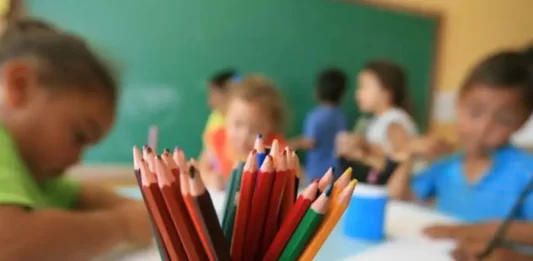 Instituições conveniadas abrem vagas remanescentes na Educação Infantil em São José Crianças em aula no Centro de Educacão Infantil