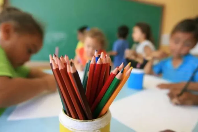 Educação infantil Crianças em aula no Centro de Educacão Infantil