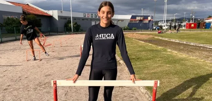 Maria Clara Branco Corrêa em pista de atletismo
