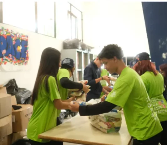 São José recebe Missão Solidária Marista com ações ambientais e comunitárias Voluntários da Missão Solidária Marista, montando cestas básicas