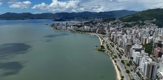 Obras do Parque Urbano e Marina Beira-Mar Norte começam nesta quinta-feira em Florianópolis Foto da Beira-Mar Norte onde será construido o Parque Urbano e Marina Beira-mar Norte