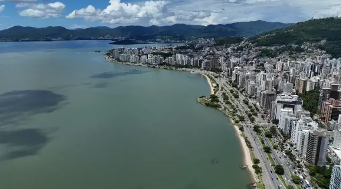 Obras do Parque Urbano e Marina Beira-Mar Norte começam nesta quinta-feira em Florianópolis Foto da Beira-Mar Norte onde será construido o Parque Urbano e Marina Beira-mar Norte