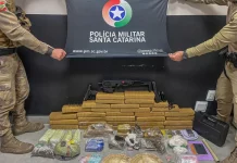 Polícia Militar apreende mais de 37 quilos de drogas e arma no Norte da Ilha Drogas apreendidas pela Polícia Militar no Norte da Ilha