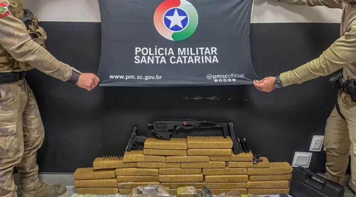 Polícia Militar apreende mais de 37 quilos de drogas e arma no Norte da Ilha Drogas apreendidas pela Polícia Militar no Norte da Ilha