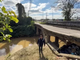 Duas novas pontes sobre o Rio Imaruí vão ampliar acesso no Sertão do Maruim, em São José Foto mostra a ponte danificada no Sertão do Maruim, onde serão construídas as novas pontes