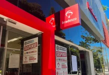 Procon de Florianópolis interdita agência do Bradesco na Praça XV por 48 horas Agência do Bradesco interditada pelo Procon de Florianópolis