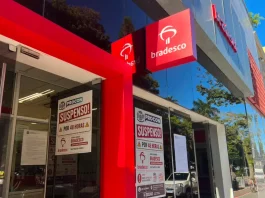 Procon de Florianópolis interdita agência do Bradesco na Praça XV por 48 horas Agência do Bradesco interditada pelo Procon de Florianópolis