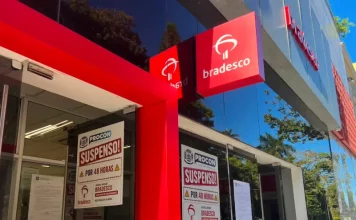 Procon de Florianópolis interdita agência do Bradesco na Praça XV por 48 horas Agência do Bradesco interditada pelo Procon de Florianópolis