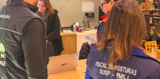 Agentes do Procon de São José em vistoria a academias