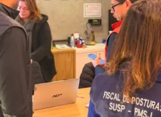 Procon e SUSP fiscalizam academias e encontram irregularidades em São José Agentes do Procon de São José em vistoria a academias