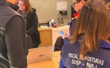 Procon e SUSP fiscalizam academias e encontram irregularidades em São José Agentes do Procon de São José em vistoria a academias