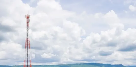 Foto de antena em área rural de Santa Catarina representando o Programa Sinal Bom