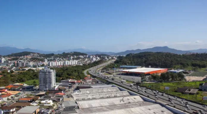 São José está entre as cidades mais seguras de SC, mas lidera acidentes em rodovias federais Vista da BR-101 em São José