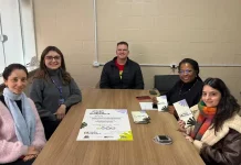 Famílias podem conhecer o Serviço de Acolhimento Família Acolhedora em São José Equipe dos Conselhos Tutelares em reunião do serviço Família Acolhedora em São José